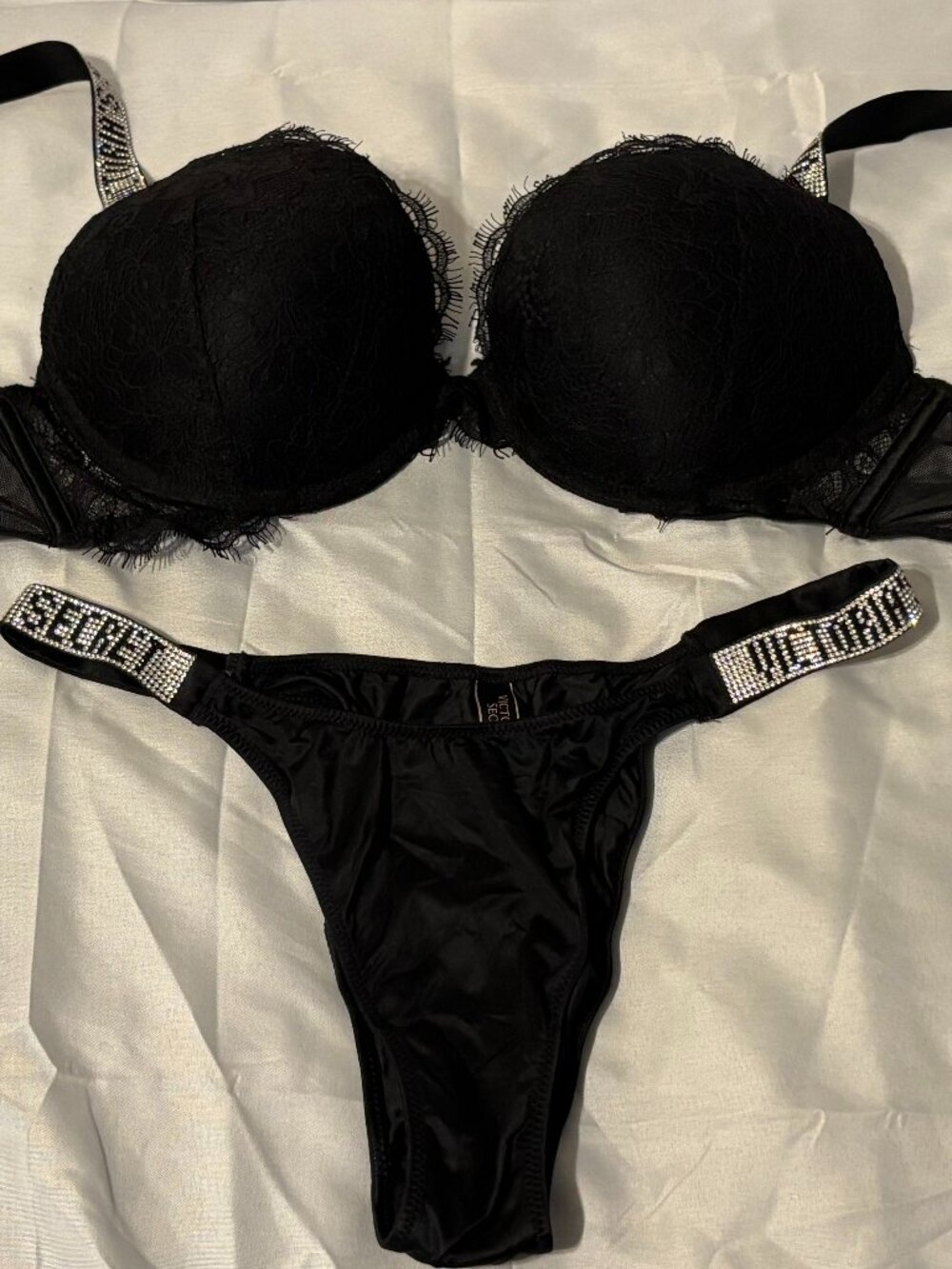 Victoria’s Secret Very Sexy Rhinestone Strap Push Up Bra 32DD Black Lace Set M